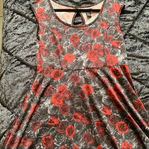 XL Stretchy Black & Red Rose 🌹 Hot Topic Dress